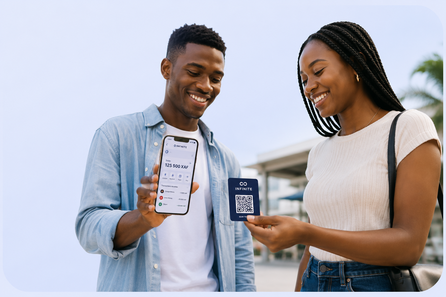 Couple utilisant l'application INFINITE et une carte QR en Afrique Centrale